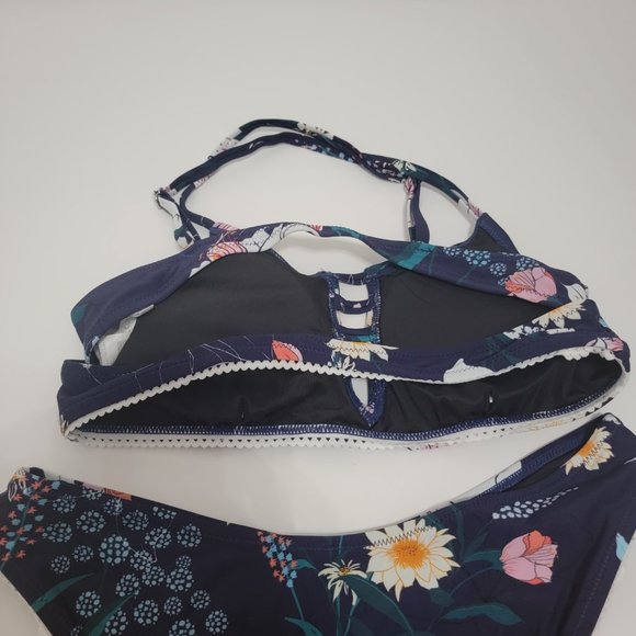 CUPSHE Women's Low Rise Cutout Criss Cross Bikini Swimsuit Set - Picture 8 of 14